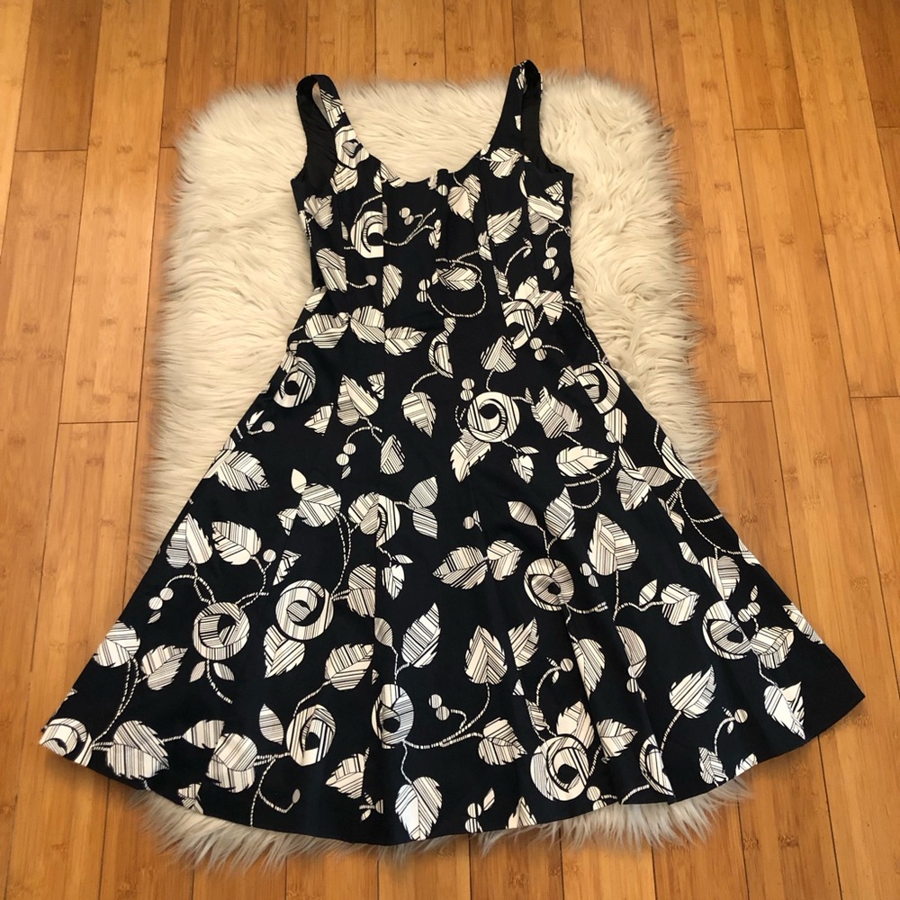 Nine West A-line Black White Roses Floral Fit & Flare Sleeveless Mini Dress 2